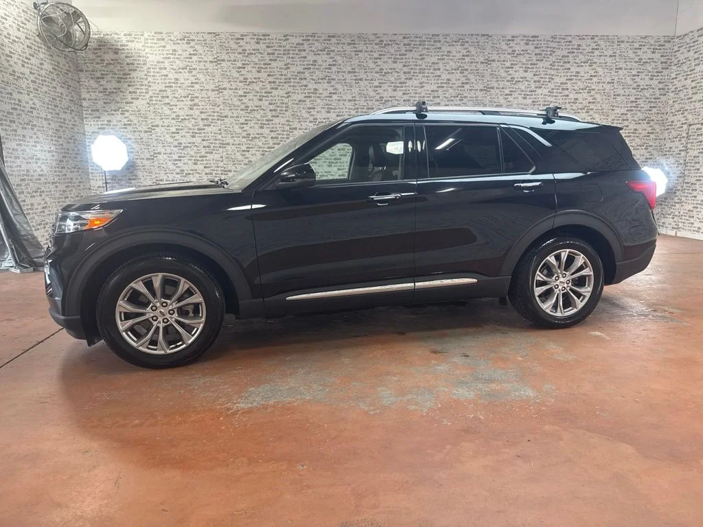 Used 2022 Agate Black Metallic Ford Limited image 4