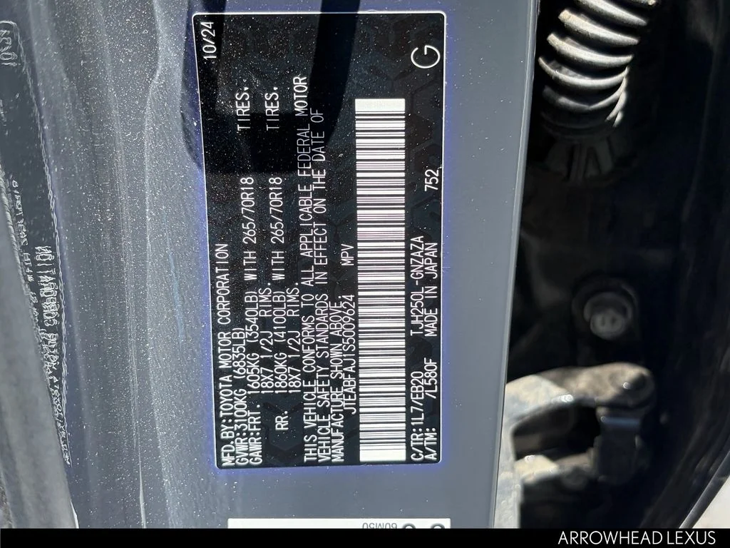 Used 2025  Toyota Base image 13