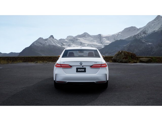 New 2027 Alpine White BMW eDrive40 image 5