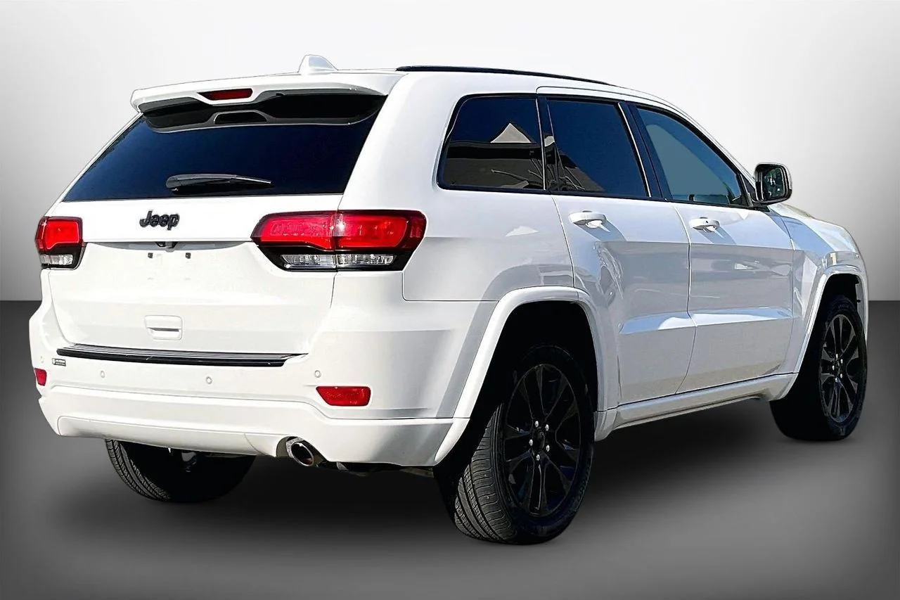 Used 2017 White Jeep Altitude image 8