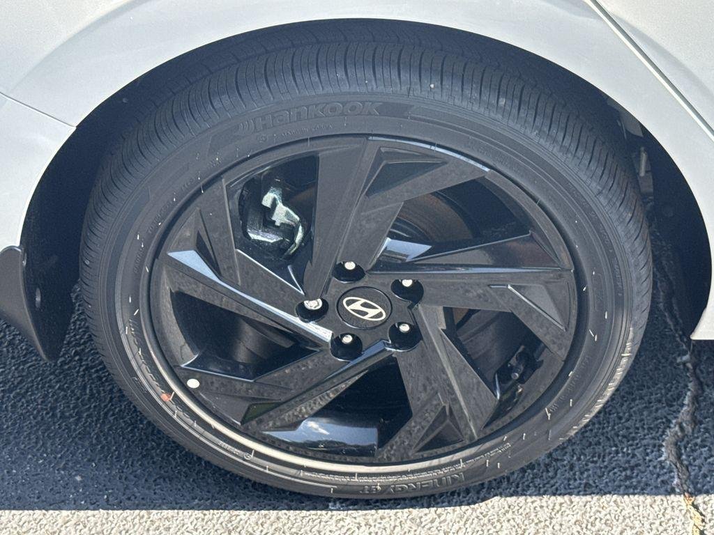 New 2026 White Hyundai SEL Sport Premium image 16