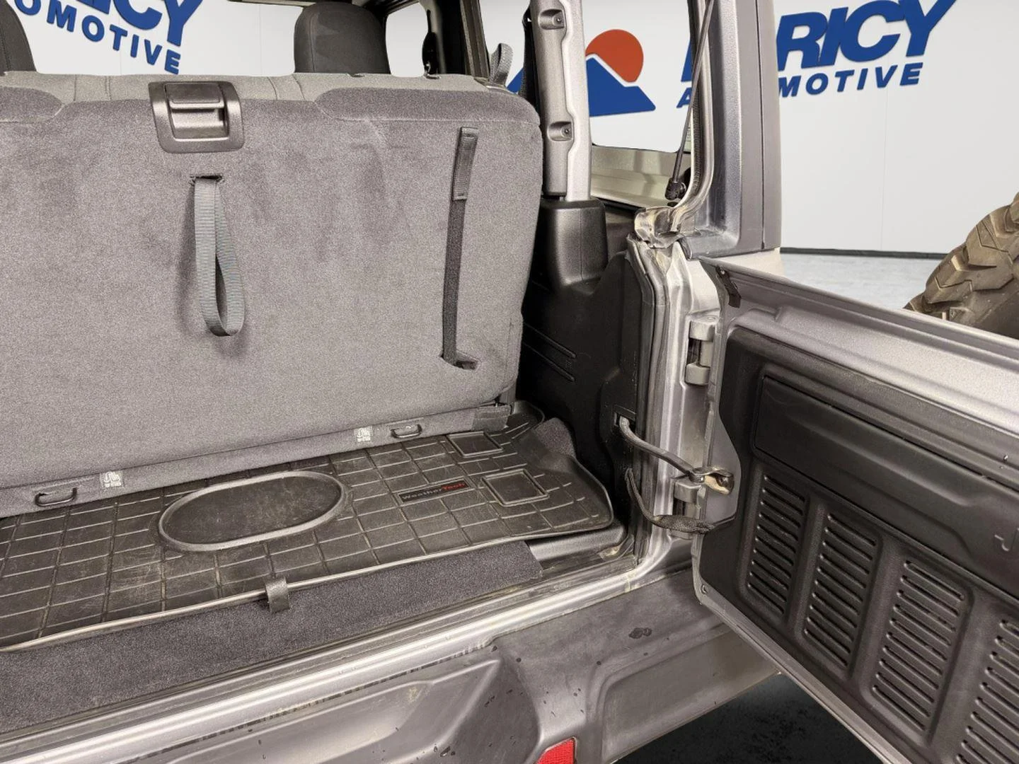 Used 2021 Billet Silver Metallic Clearcoat Jeep Rubicon image 6