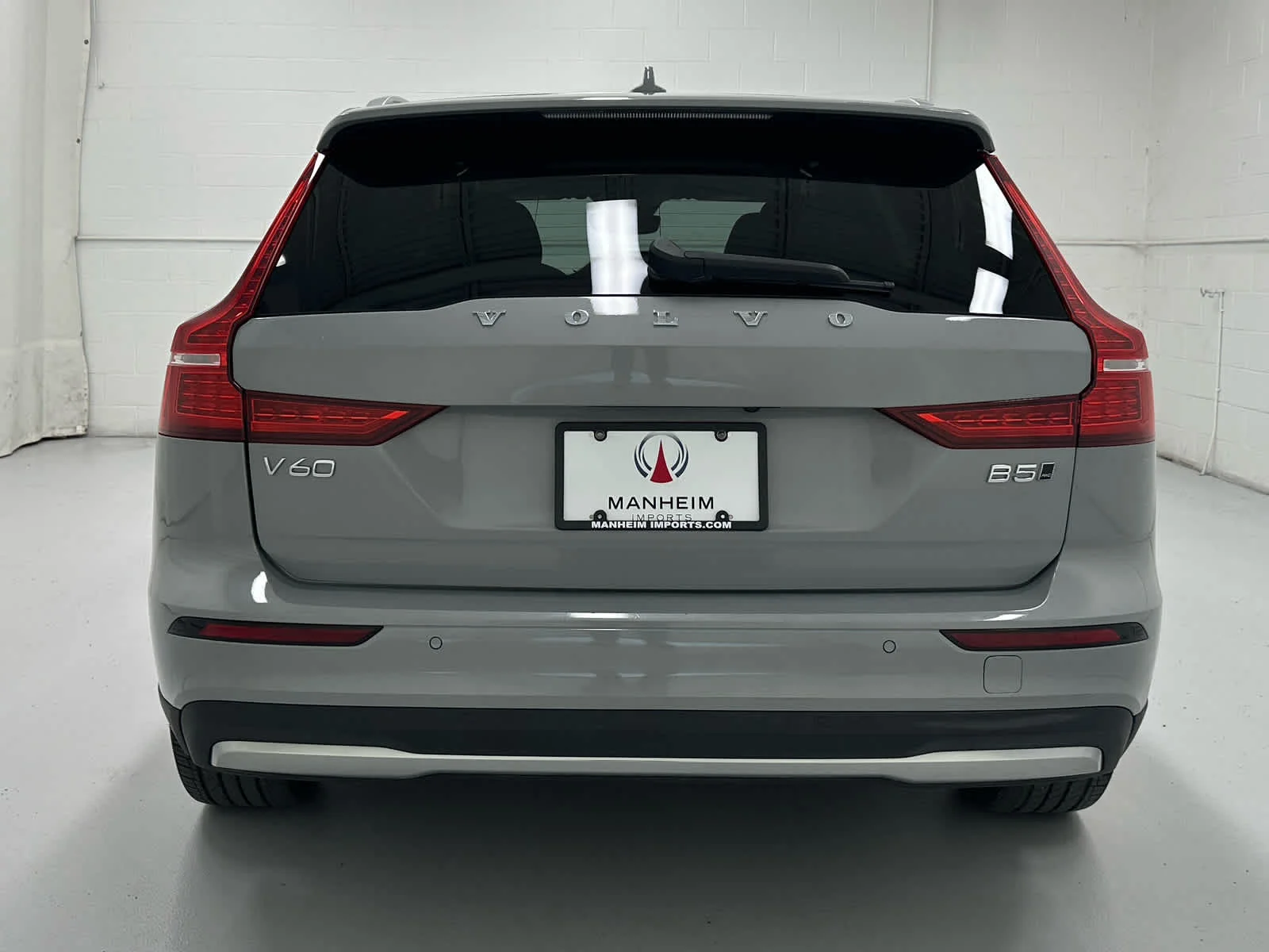 Used 2024 Vapour Grey Metallic Volvo Plus image 7