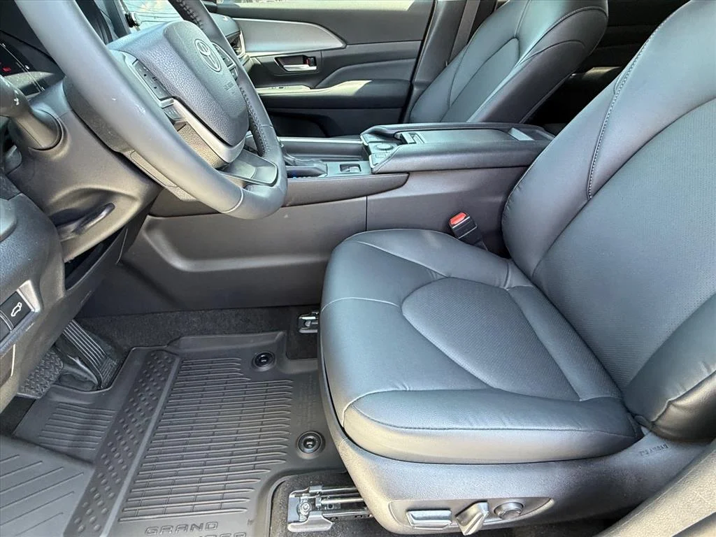 Used 2026 Pearl Toyota XLE image 13