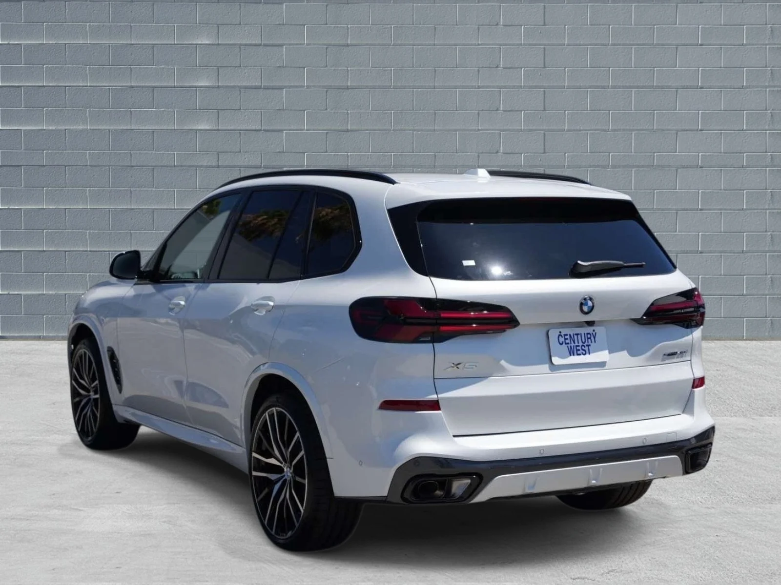 New 2026 Mineral White Metallic BMW sDrive40i image 3