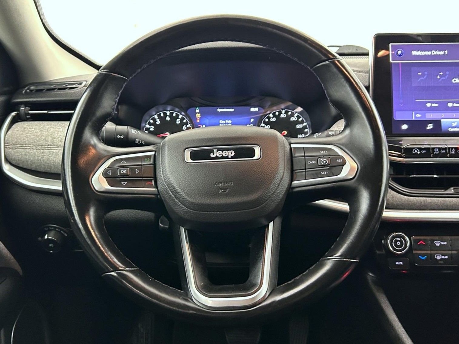 Certified Used 2022 Gray Jeep Latitude Lux image 11