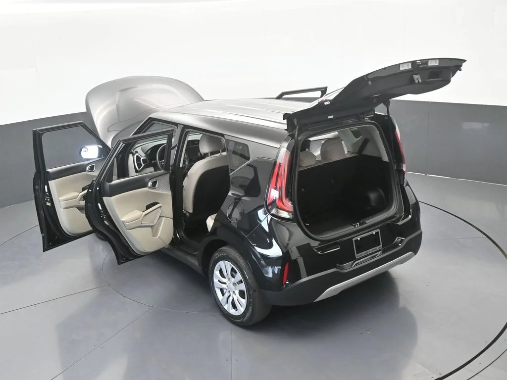 Used 2023 Fusion Black Kia LX image 53