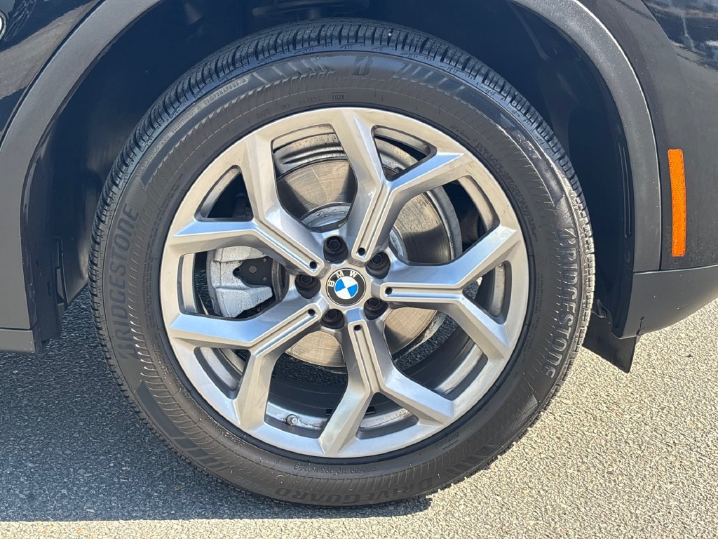 Used 2022 Jet Black BMW xDrive30i image 7