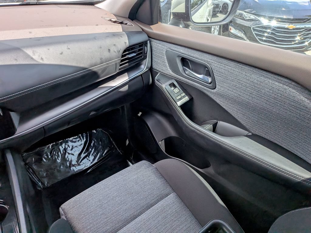 Used 2021 White Nissan SV image 17