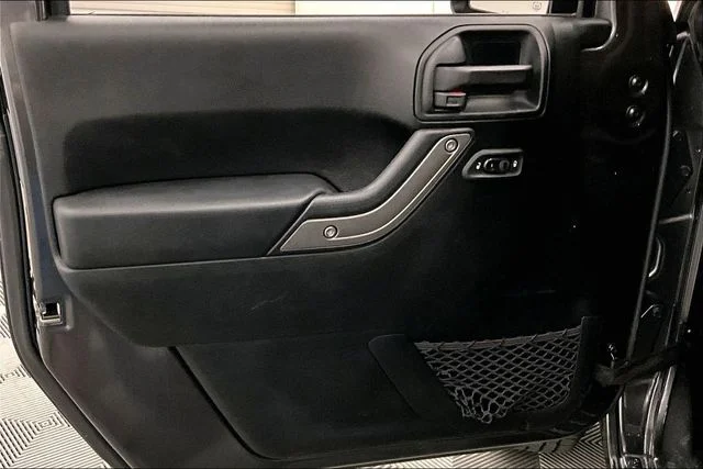 Used 2017 Granite Crystal Metallic Clearcoat Jeep Sport image 21
