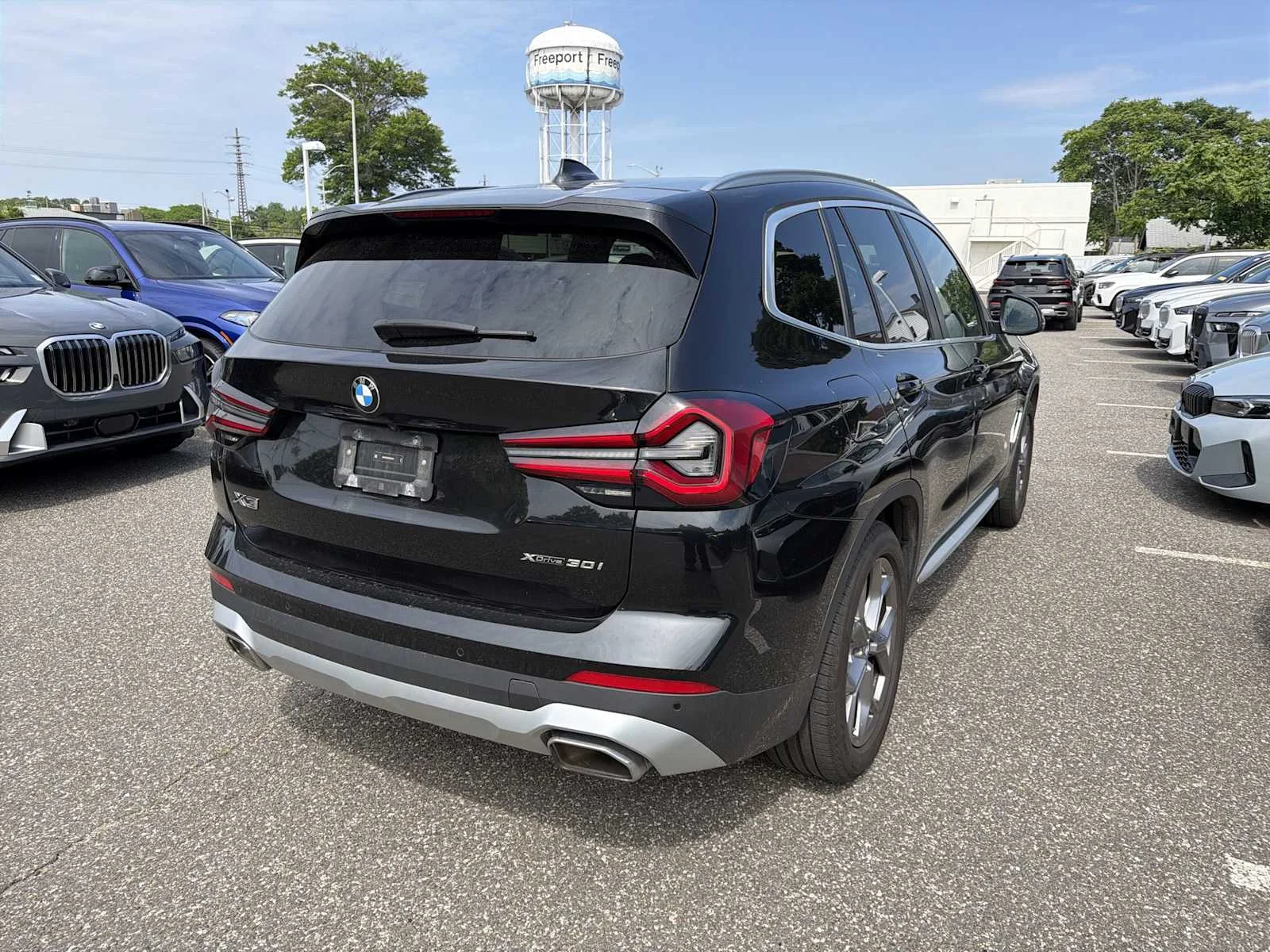 Used 2024 Black Sapphire Metallic BMW xDrive30i image 6
