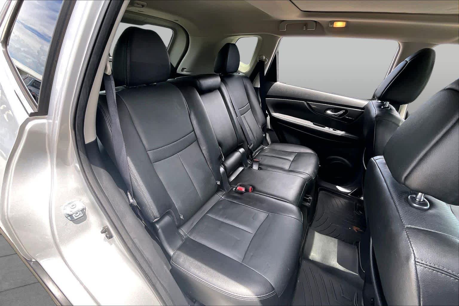 Used 2016 BRILLIANT SILVE Nissan SL image 21