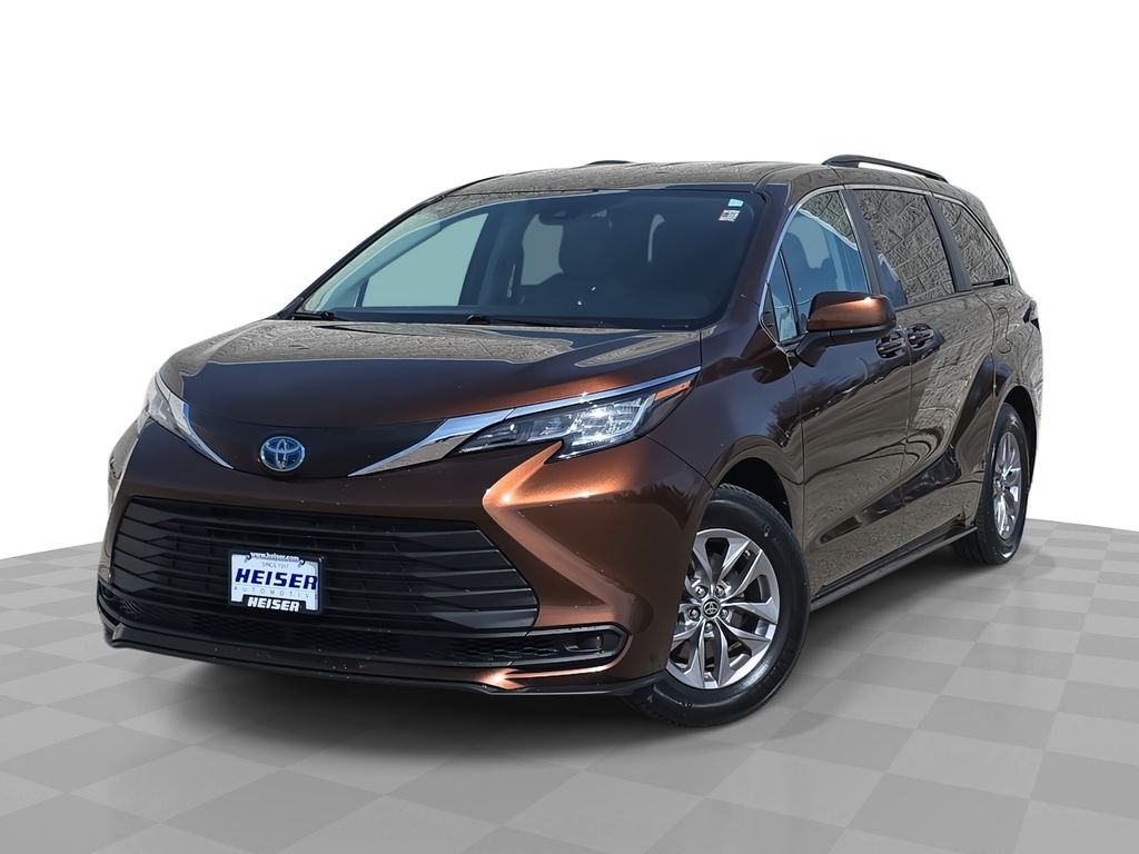 2022 Toyota Sienna LE