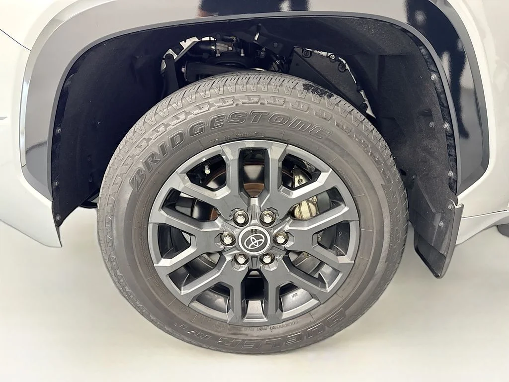 Used 2022 Silver Toyota Platinum image 32