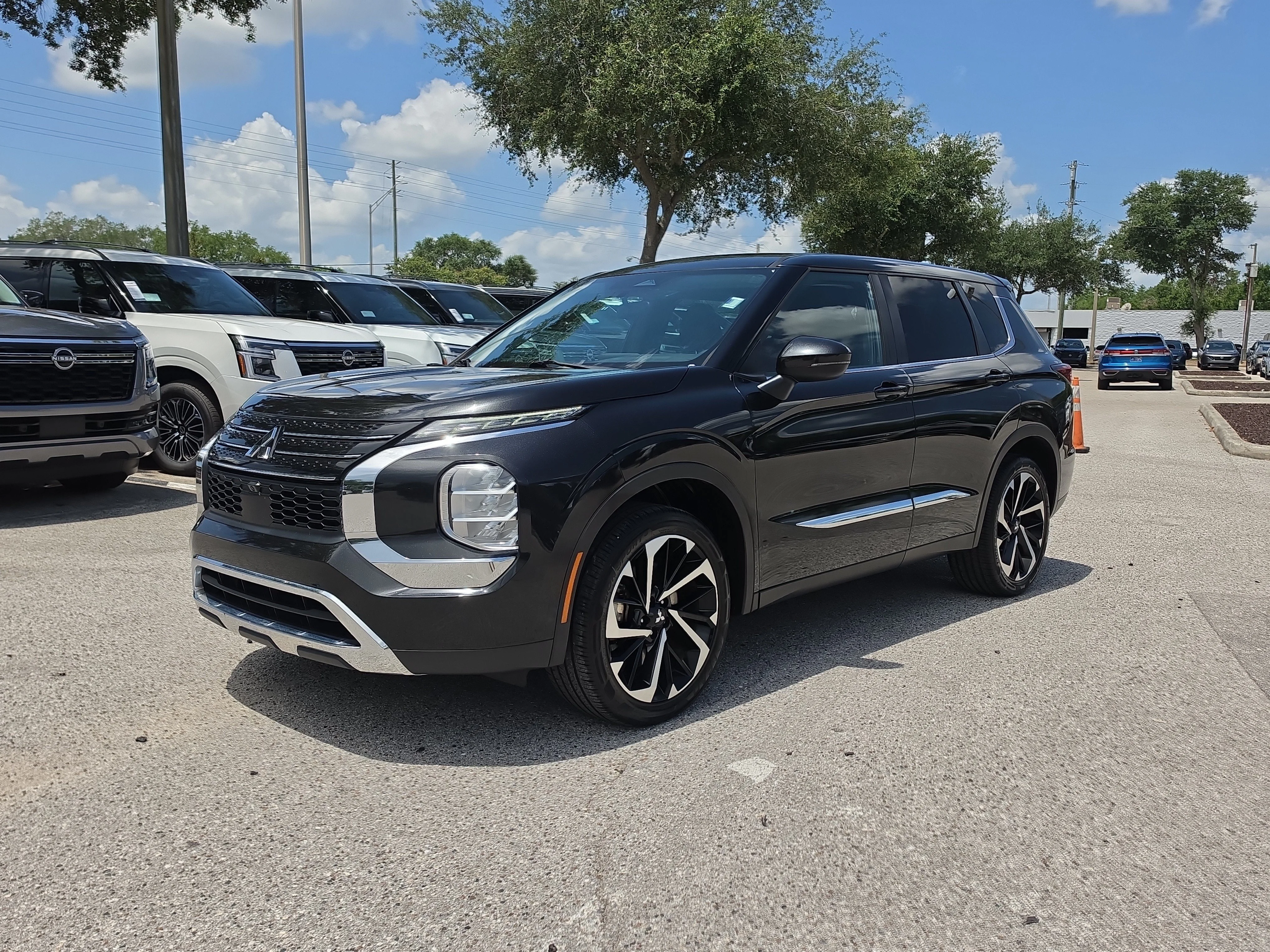 Used 2022 Black Diamond Mitsubishi ES image 4