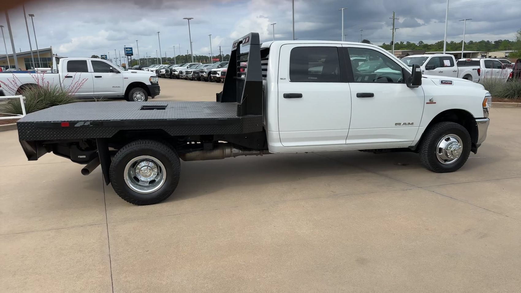 2024 RAM Ram 3500 Chassis Cab SLT - Photo 9