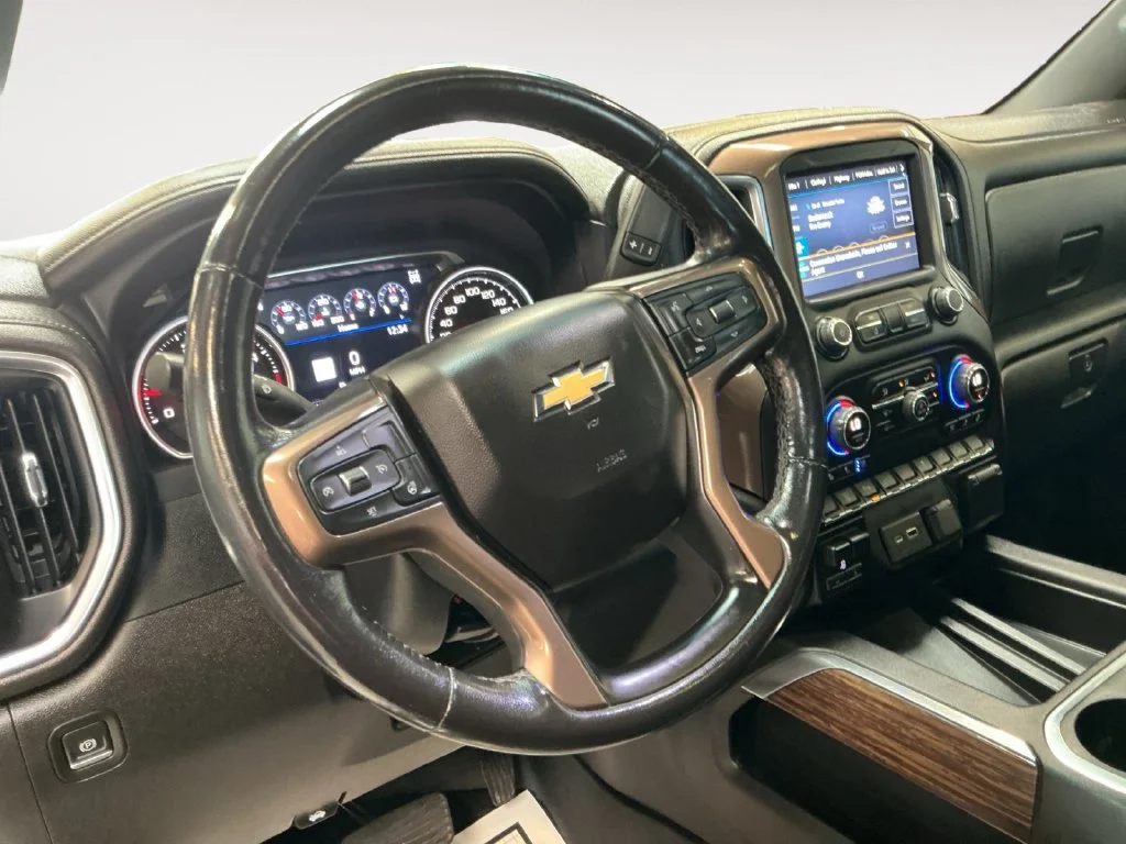 Used 2022 Iridescent Pearl Tricoat Chevrolet High Country image 19