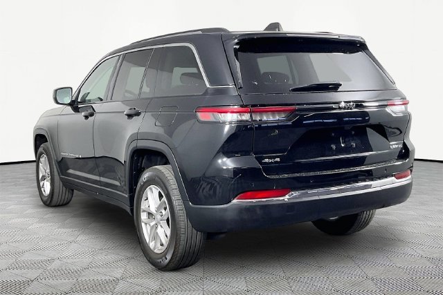 Used 2023 Black Jeep Laredo image 4
