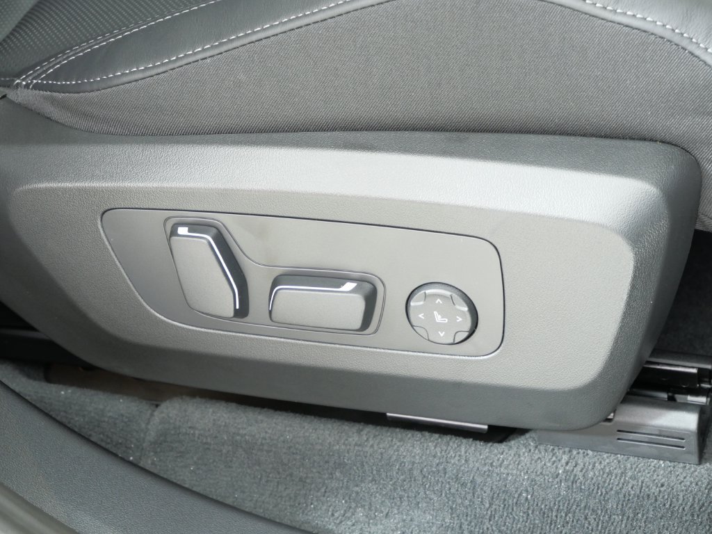 Used 2026 Gray BMW M50 xDrive image 24