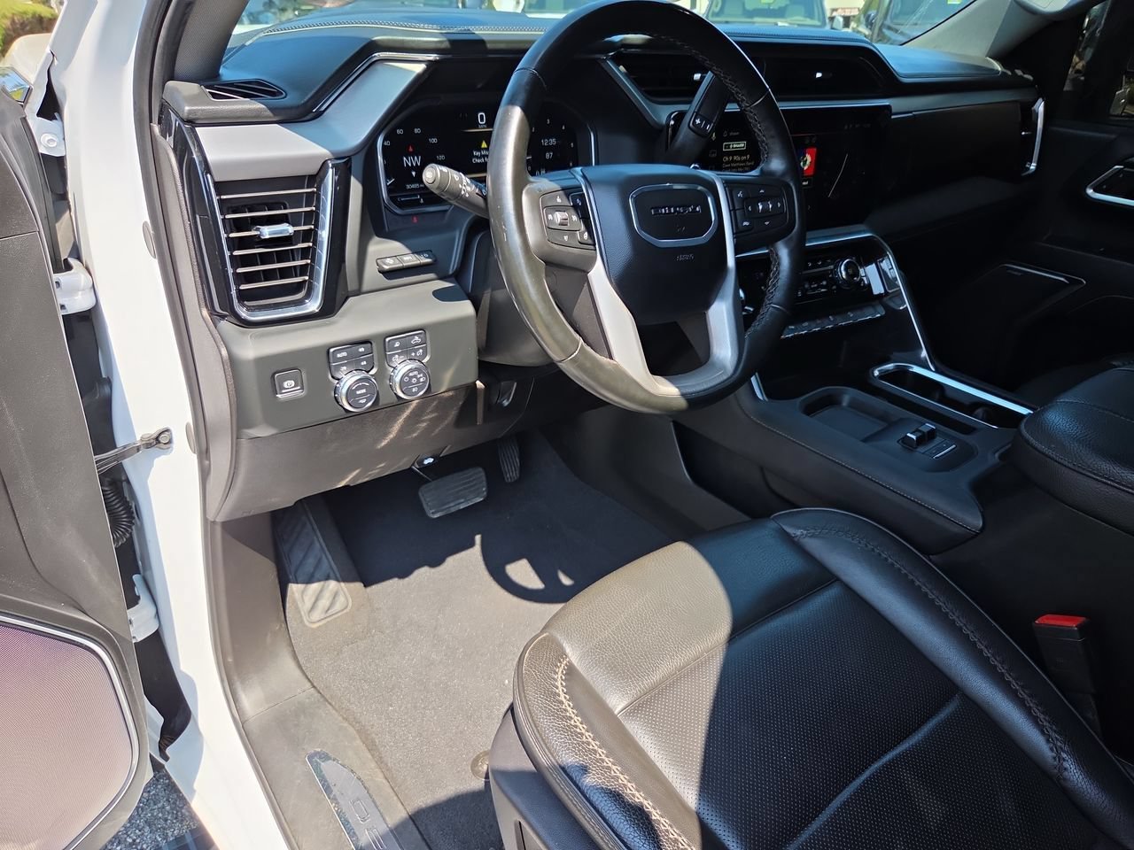 Used 2024 White Frost Tricoat GMC Denali image 10