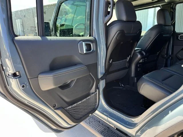 New 2026 Anvil Clear-Coat Exterior Paint Jeep Sahara image 17