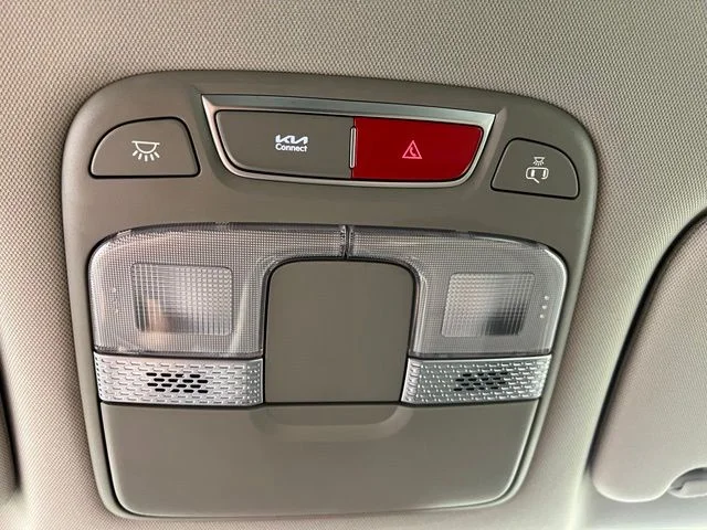 Used 2023 White Kia S image 29
