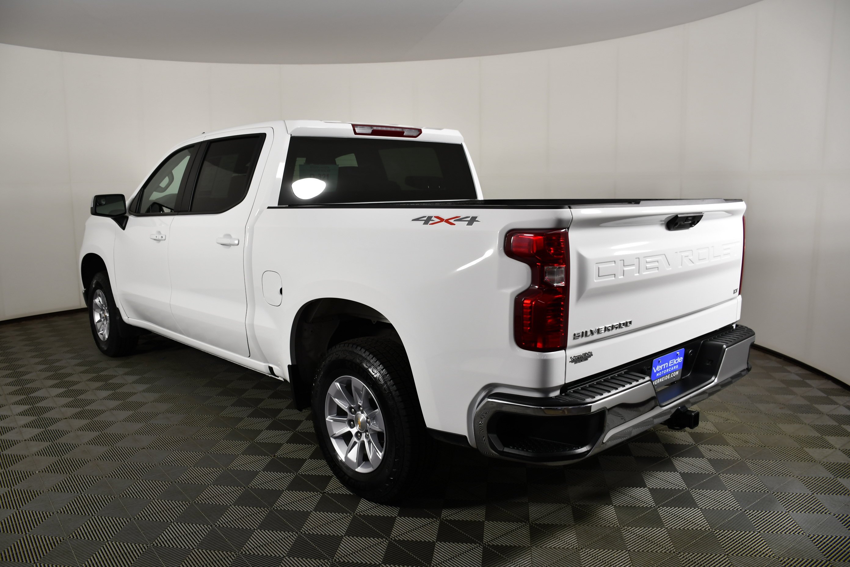 Used 2026 Summit White Chevrolet LT image 8