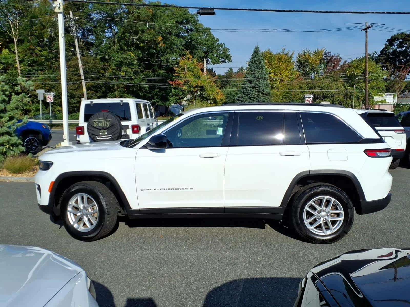 Certified Used 2024 Bright White Clearcoat Jeep Laredo X image 12