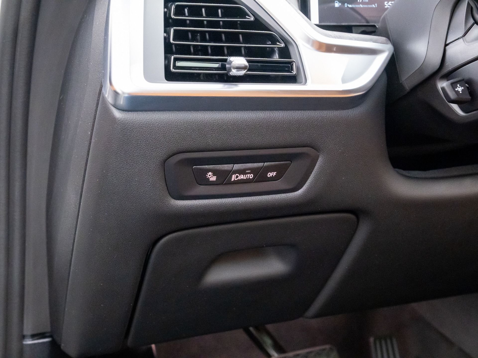 New 2026 Mineral White Metallic BMW xDrive40i image 21