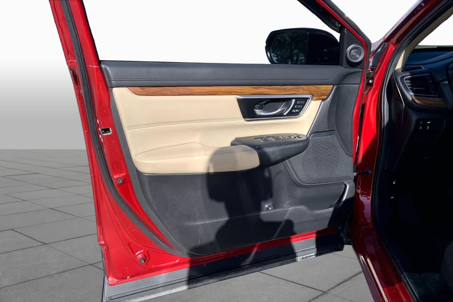 Used 2018 Basque Red Pearl II Honda Touring image 22
