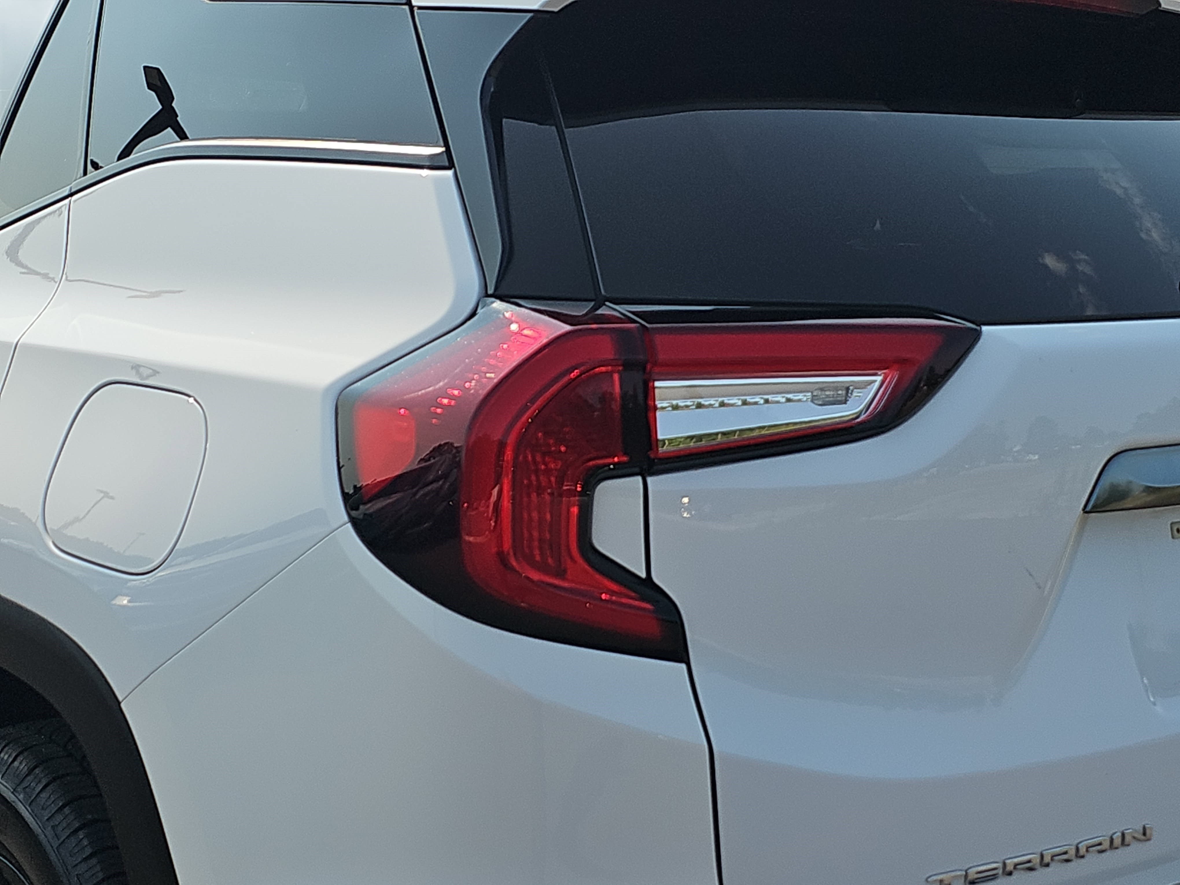 Used 2023 Summit White GMC AT4 image 31