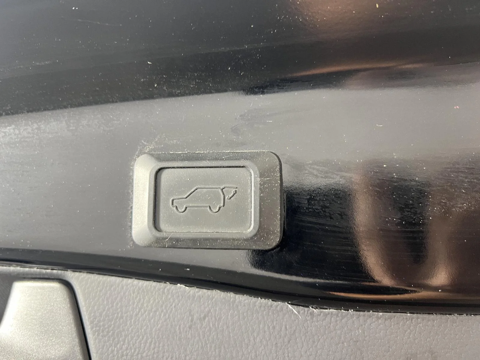 Used 2022 Midnight Black Metallic Toyota Hybrid SE image 30