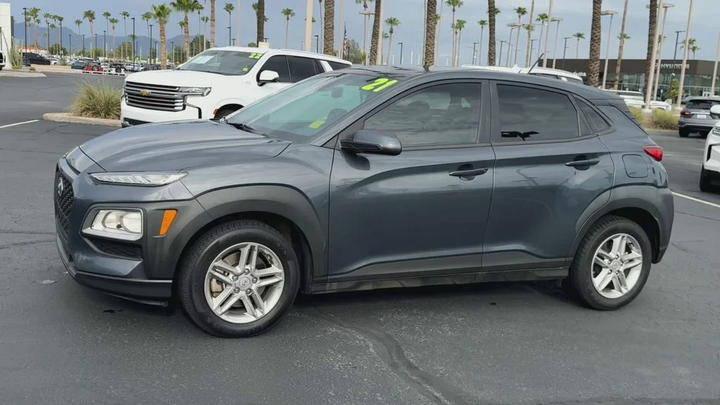 Used 2021 Gray Hyundai SE image 6