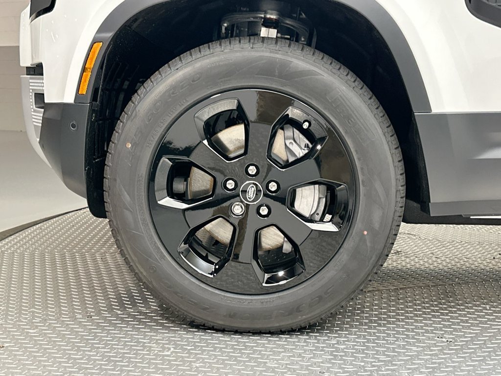 Used 2025 Fuji White Land Rover S image 4