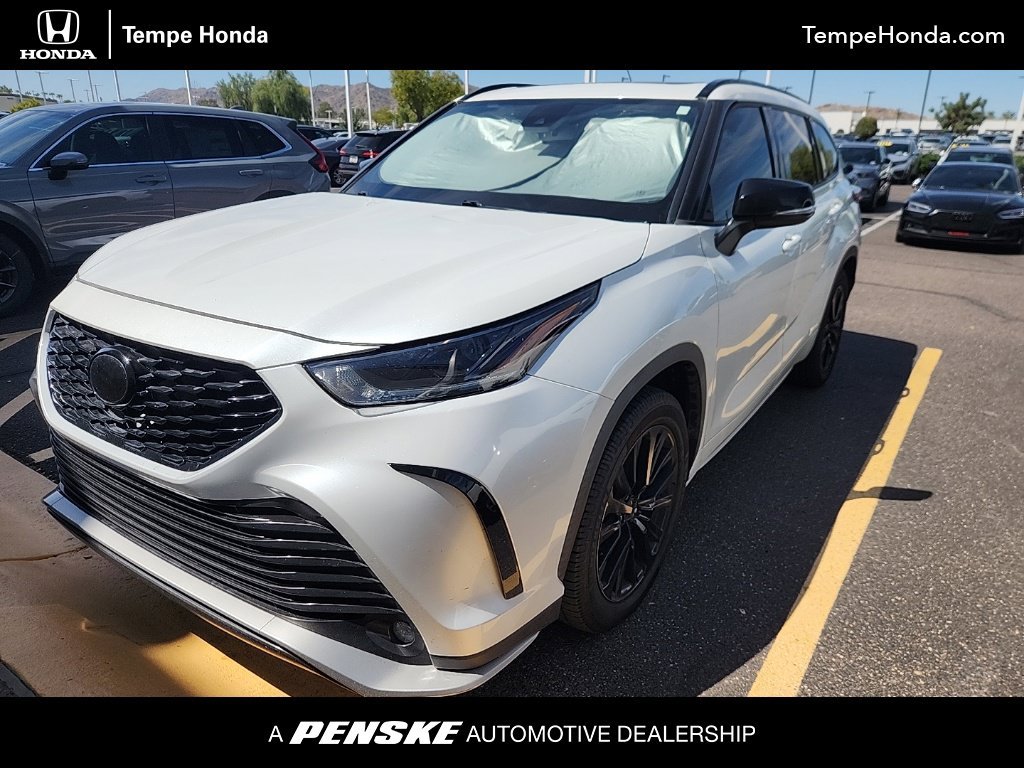 Used 2022 Pearl Toyota XSE image 1