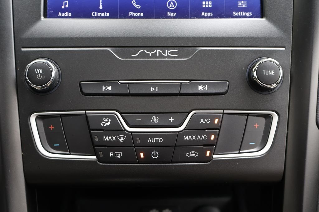 2020 Ford Fusion SE - Photo 19