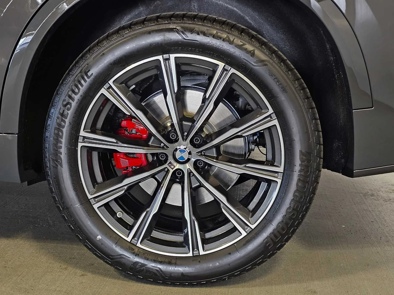 New 2026 Dravit Grey Metallic BMW xDrive40i image 8
