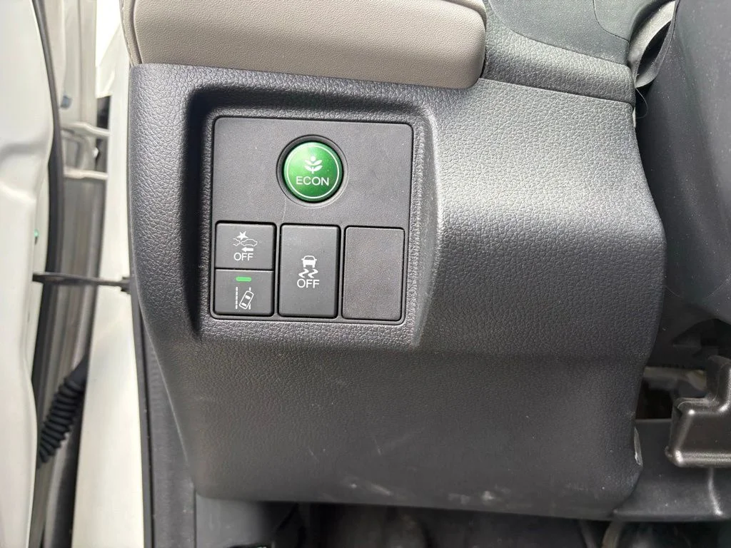 Used 2021 White Honda EX-L image 9