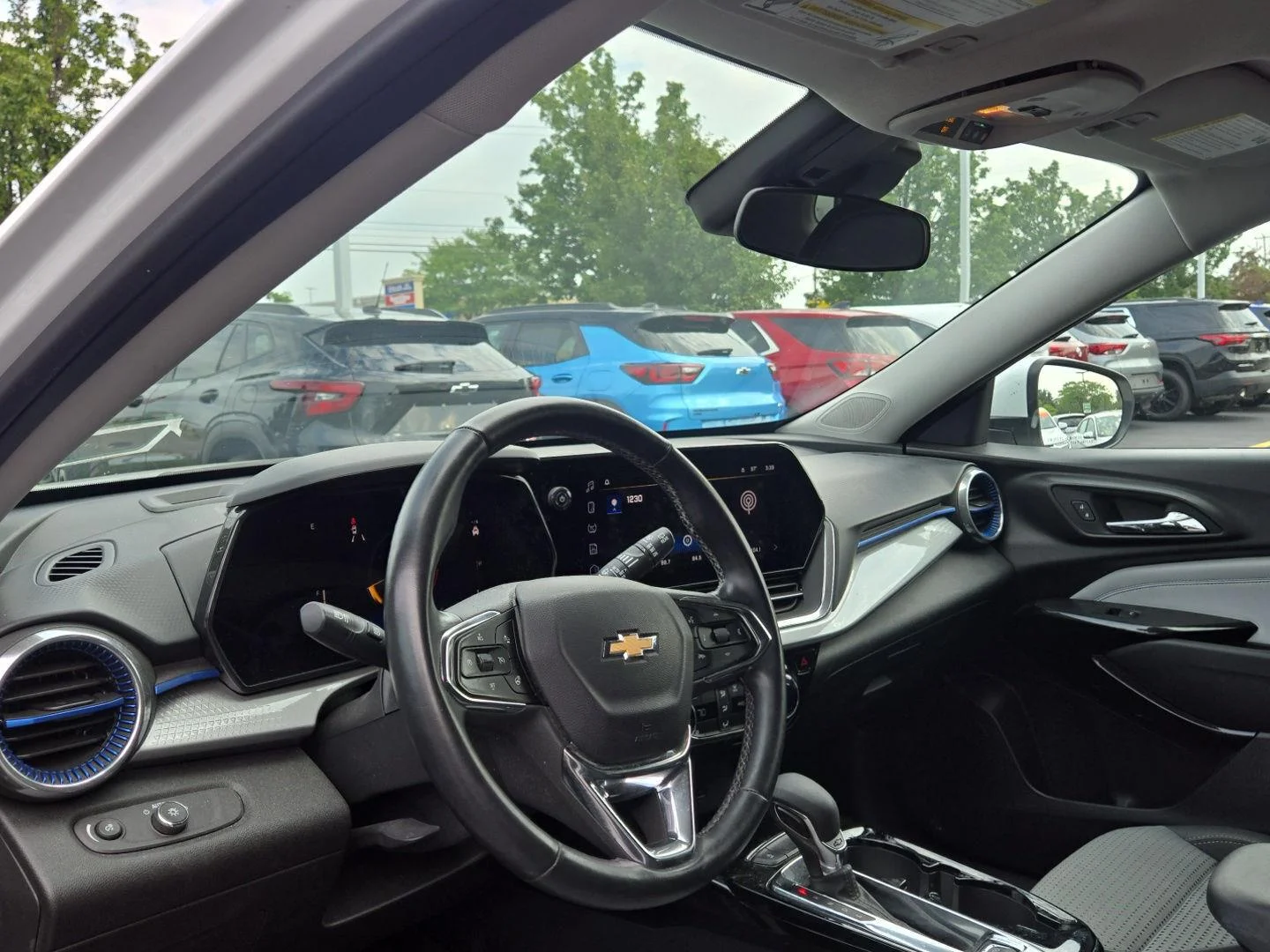 Used 2024 Summit White Chevrolet LT image 3