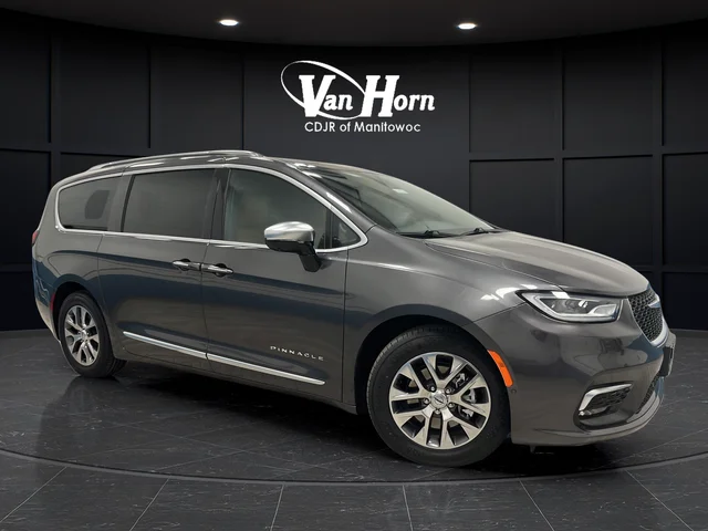 2023 Chrysler Pacifica Hybrid Pinnacle Hybrid's photo