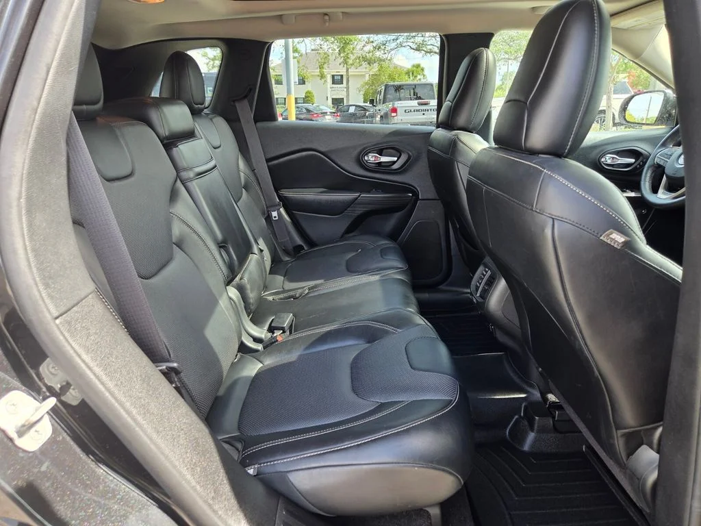 Used 2014 Black Jeep Limited image 20