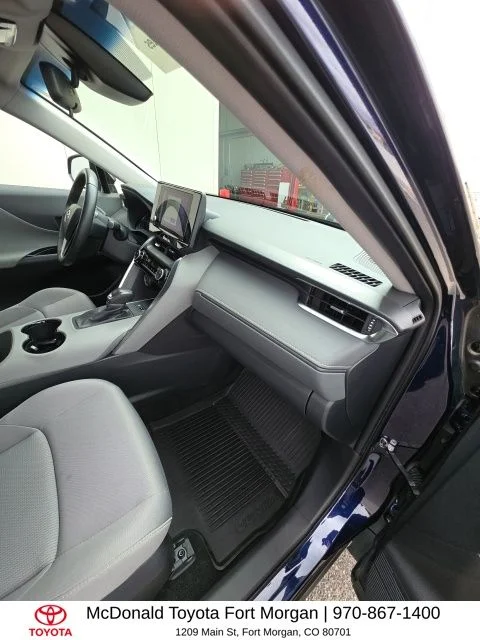 Used 2023  Toyota LE image 19