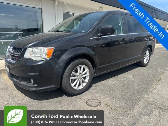 Used 2018 Brilliant Black Crystal Pearlcoat Dodge SXT image 1
