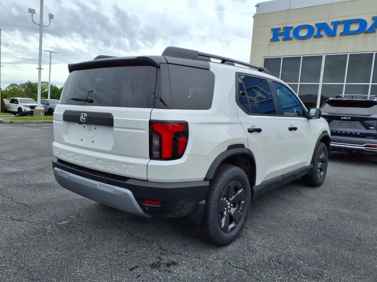 New 2026 PLATINUM WHITE PEARL Honda RTL image 4