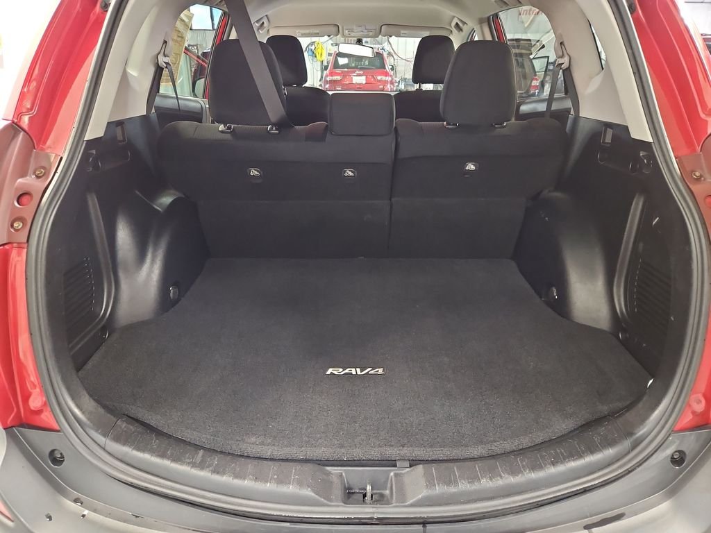 Used 2015 Red Toyota LE image 27