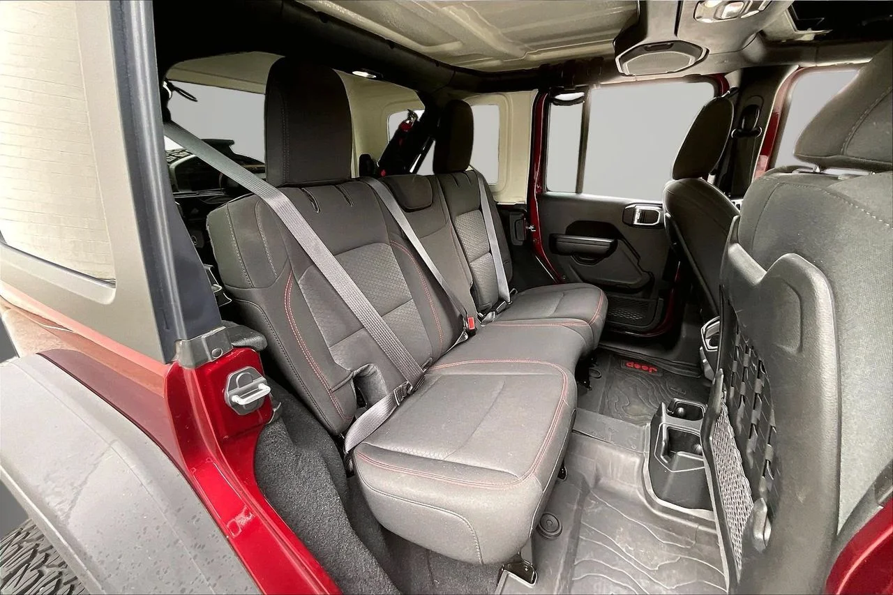 Used 2021  Jeep Rubicon image 23