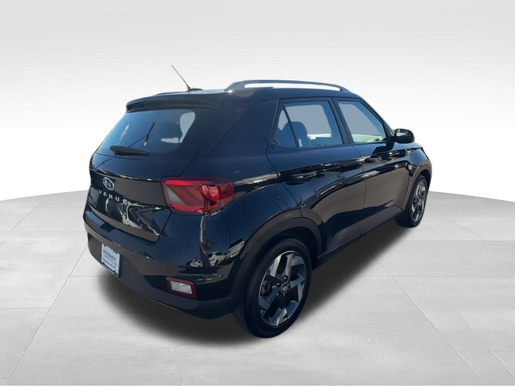 Used 2023 Black Hyundai SEL image 9