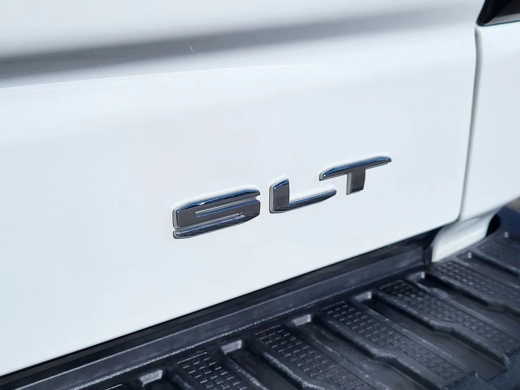 Used 2025 Summit White GMC SLT image 9