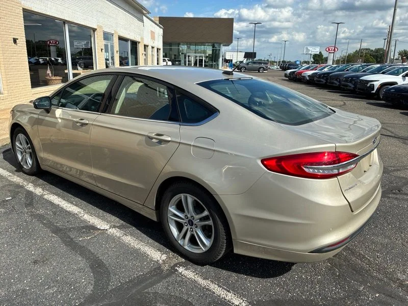 Used 2018 Gold Ford SE image 3