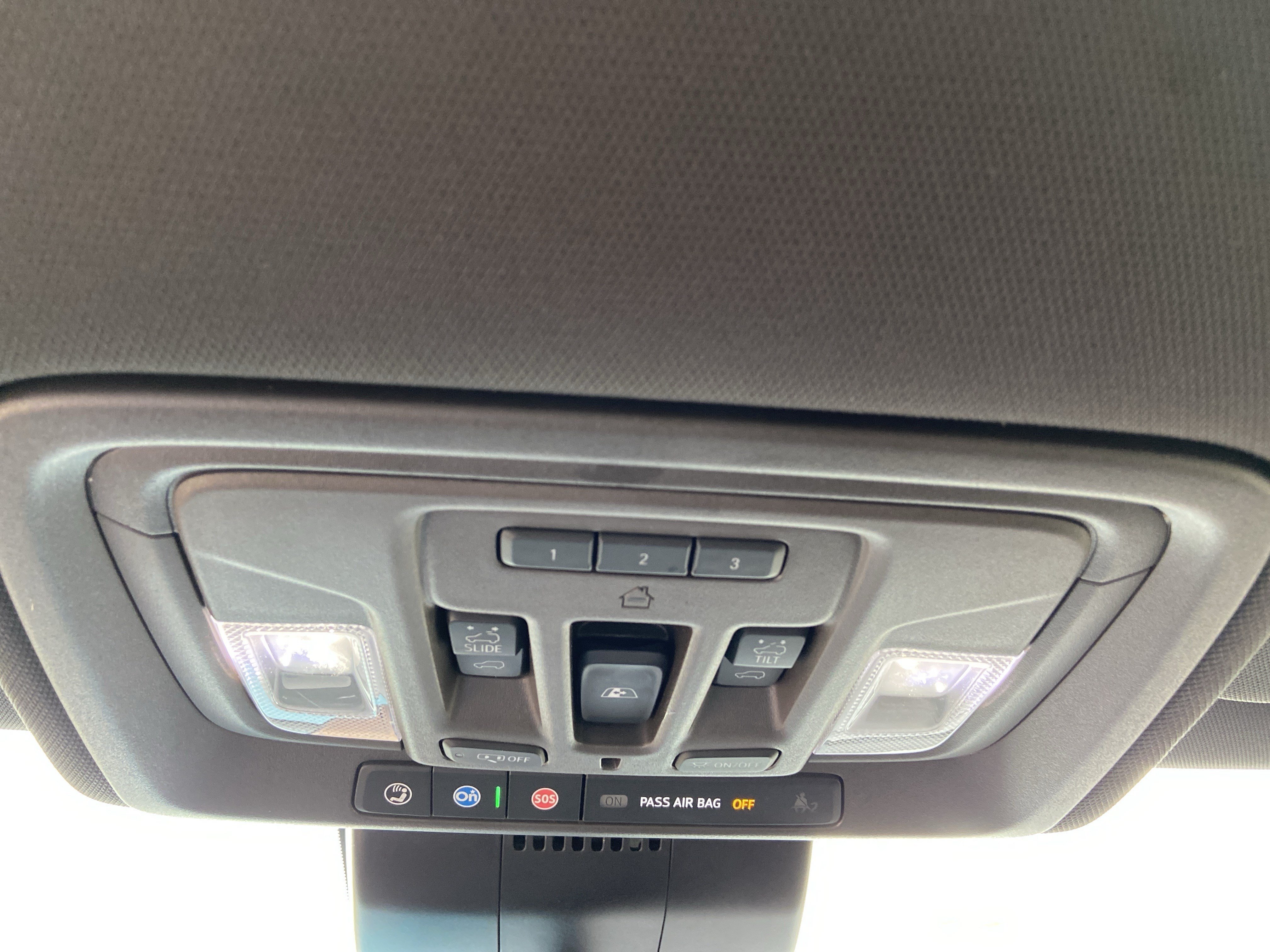 Used 2022 White Frost Tricoat GMC Denali image 43